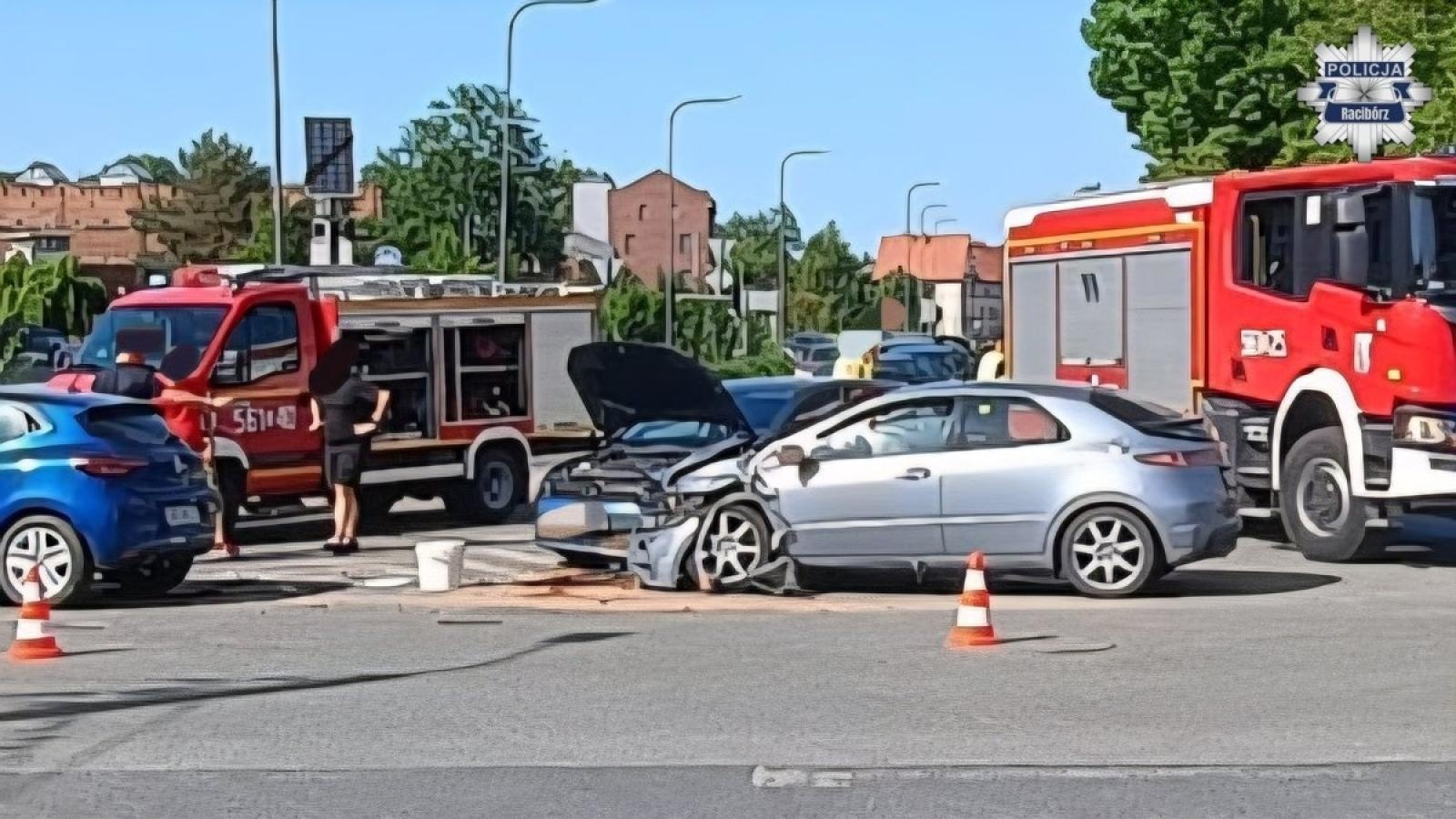 Zdjęcie w galerii na portalu naszraciborz.pl: Feralny dzień na drogach Raciborza. Potrącenie pieszego, zderzenie trzech aut i seria kolizji wiadomości z regionu