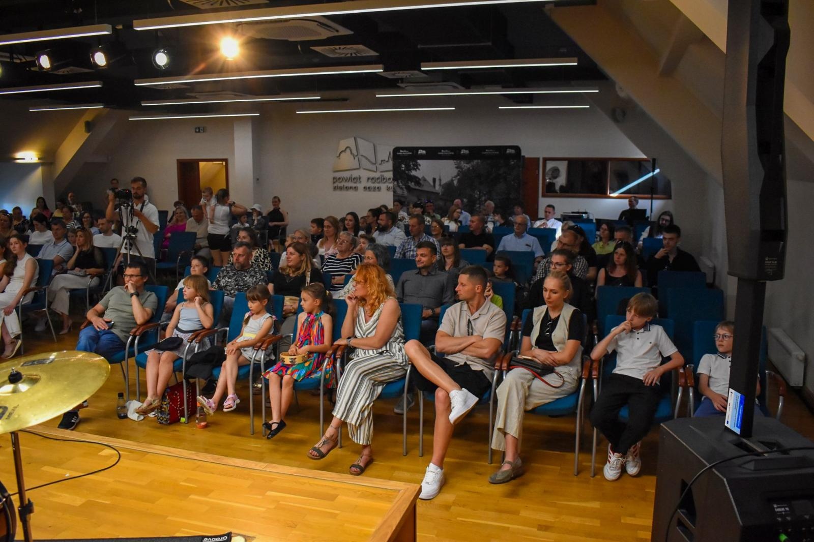 Zdjęcie w galerii na portalu naszraciborz.pl: Muzyczny bukiet dla mam. Koncert na Zamku Piastowskim wiadomości z regionu