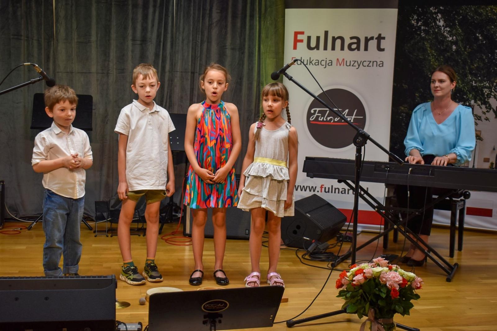 Zdjęcie w galerii na portalu naszraciborz.pl: Muzyczny bukiet dla mam. Koncert na Zamku Piastowskim wiadomości z regionu