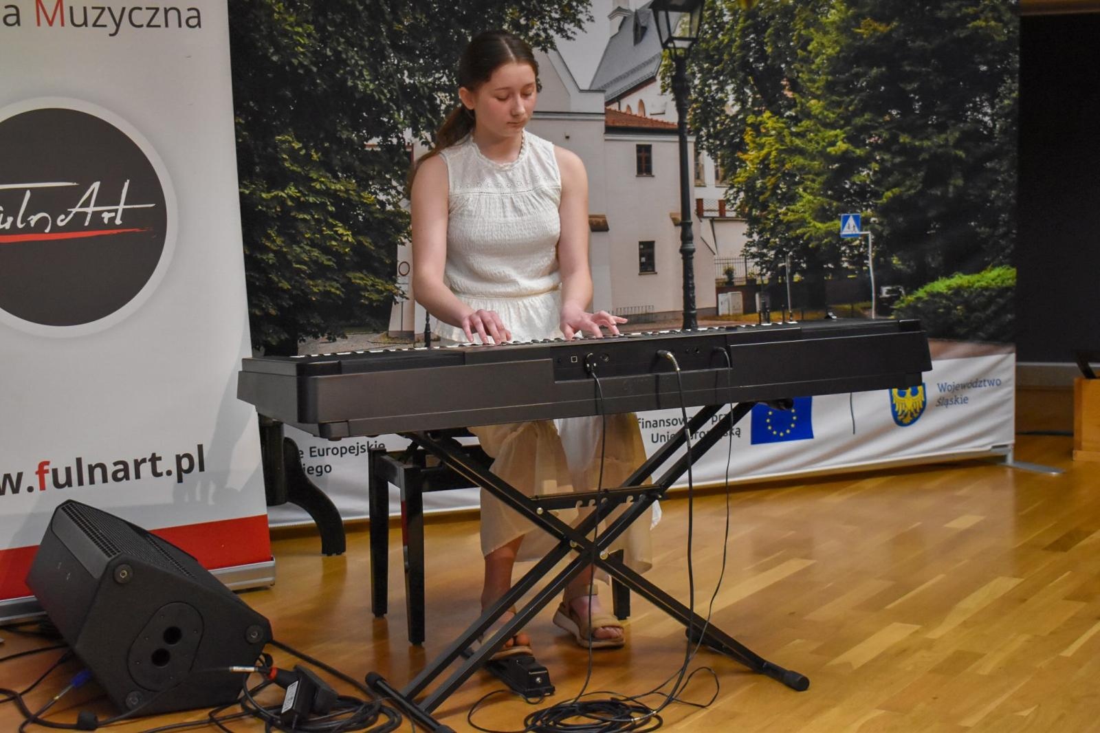 Zdjęcie w galerii na portalu naszraciborz.pl: Muzyczny bukiet dla mam. Koncert na Zamku Piastowskim wiadomości z regionu