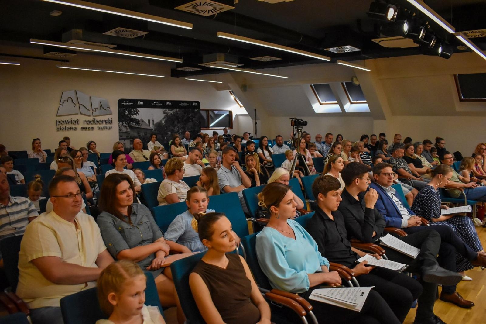 Zdjęcie w galerii na portalu naszraciborz.pl: Muzyczny bukiet dla mam. Koncert na Zamku Piastowskim wiadomości z regionu