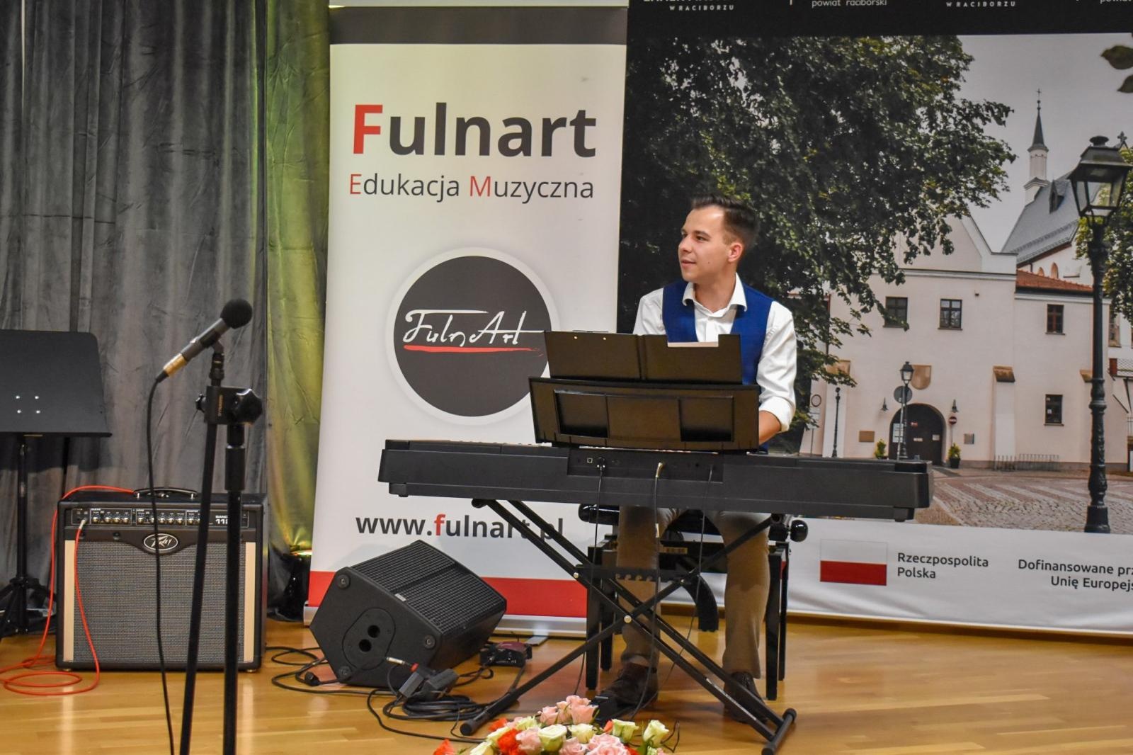 Zdjęcie w galerii na portalu naszraciborz.pl: Muzyczny bukiet dla mam. Koncert na Zamku Piastowskim wiadomości z regionu