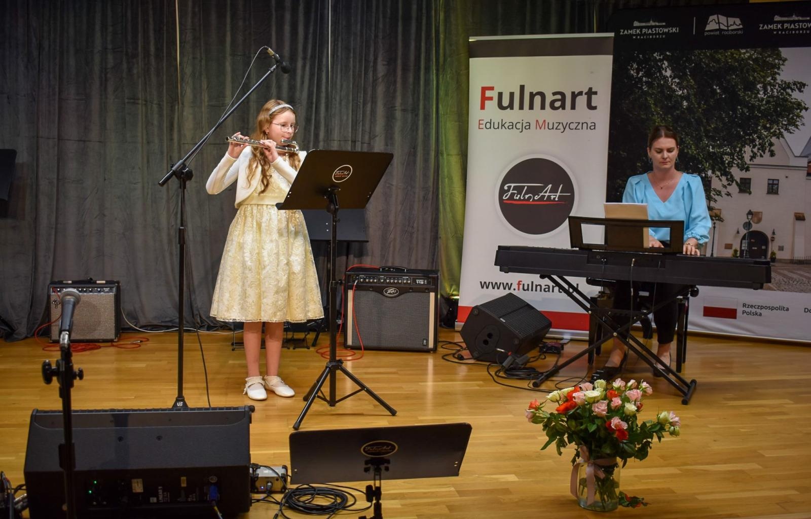 Zdjęcie w galerii na portalu naszraciborz.pl: Muzyczny bukiet dla mam. Koncert na Zamku Piastowskim wiadomości z regionu