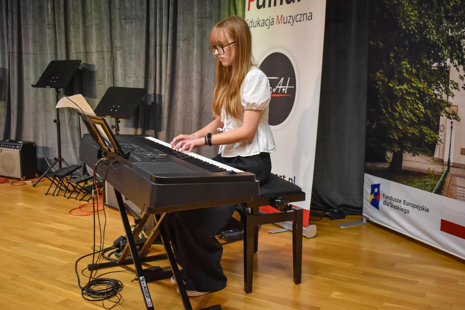Zdjęcie w galerii na portalu naszraciborz.pl: Muzyczny bukiet dla mam. Koncert na Zamku Piastowskim wiadomości z regionu