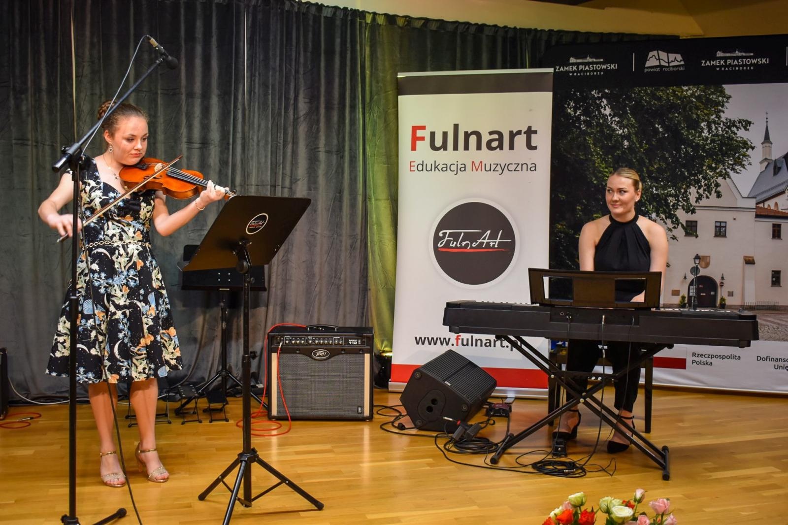 Zdjęcie w galerii na portalu naszraciborz.pl: Muzyczny bukiet dla mam. Koncert na Zamku Piastowskim wiadomości z regionu
