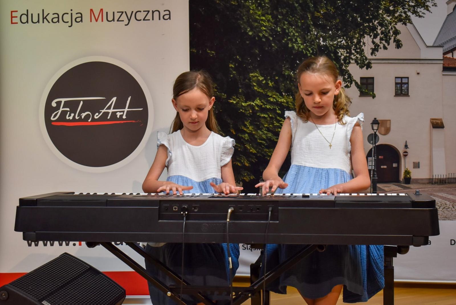 Zdjęcie w galerii na portalu naszraciborz.pl: Muzyczny bukiet dla mam. Koncert na Zamku Piastowskim wiadomości z regionu