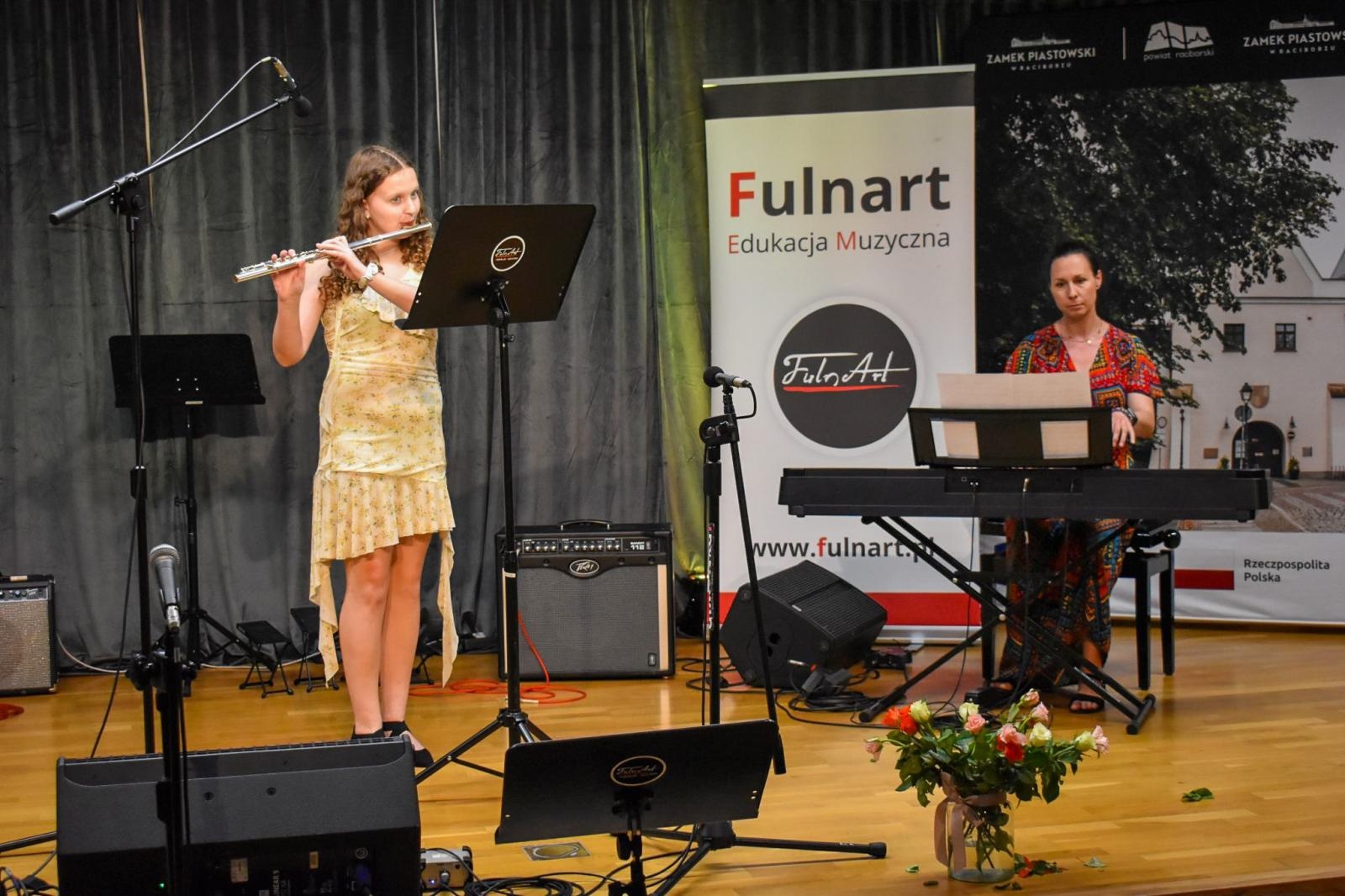 Zdjęcie w galerii na portalu naszraciborz.pl: Muzyczny bukiet dla mam. Koncert na Zamku Piastowskim wiadomości z regionu