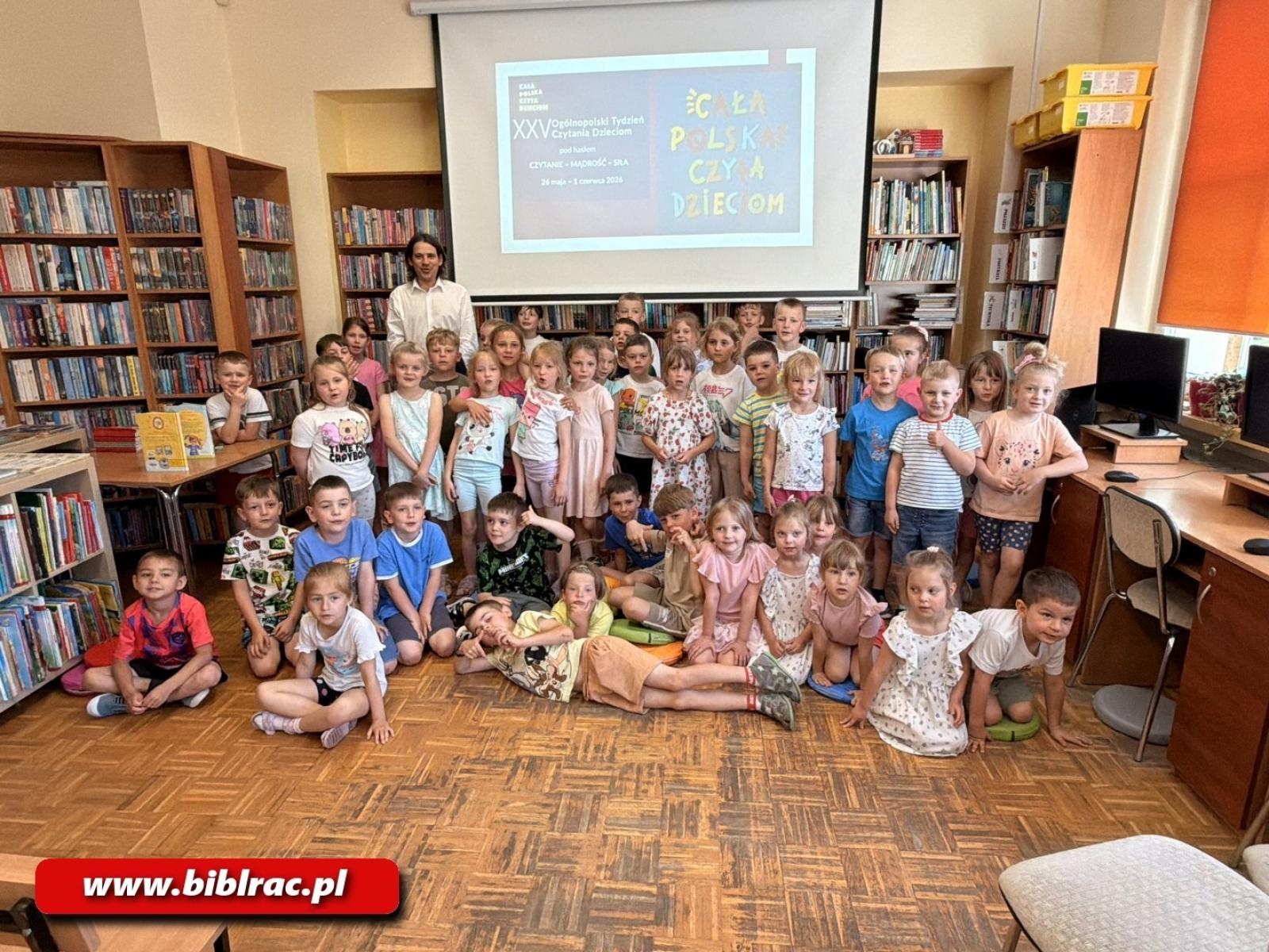 Zdjęcie w galerii na portalu naszraciborz.pl: XXV Ogólnopolski Tydzień Czytania Dzieciom dotarł do Raciborza wiadomości z regionu