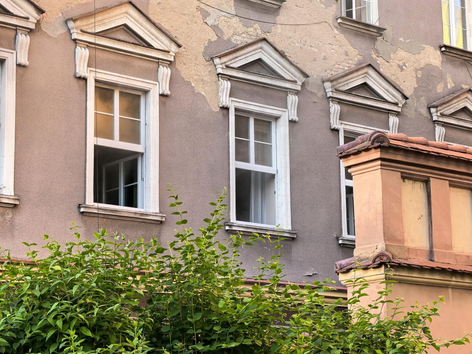 Zdjęcie w galerii na portalu naszraciborz.pl: Pożar mieszkania przy Rynku. W akcji osiem zastępów straży pożarnej wiadomości z regionu