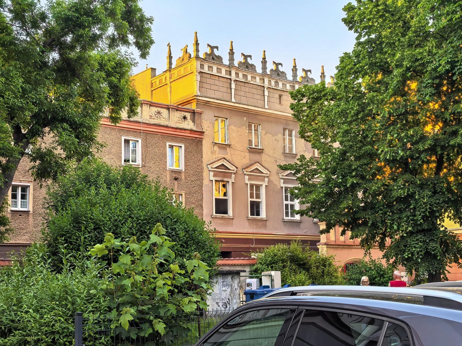 Zdjęcie w galerii na portalu naszraciborz.pl: Pożar mieszkania przy Rynku. W akcji osiem zastępów straży pożarnej wiadomości z regionu