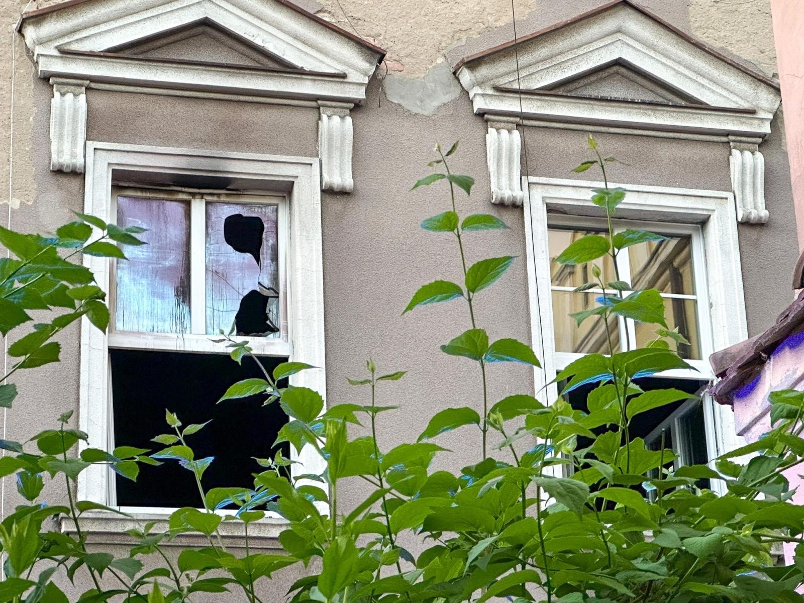 Zdjęcie w galerii na portalu naszraciborz.pl: Pożar mieszkania przy Rynku. W akcji osiem zastępów straży pożarnej wiadomości z regionu