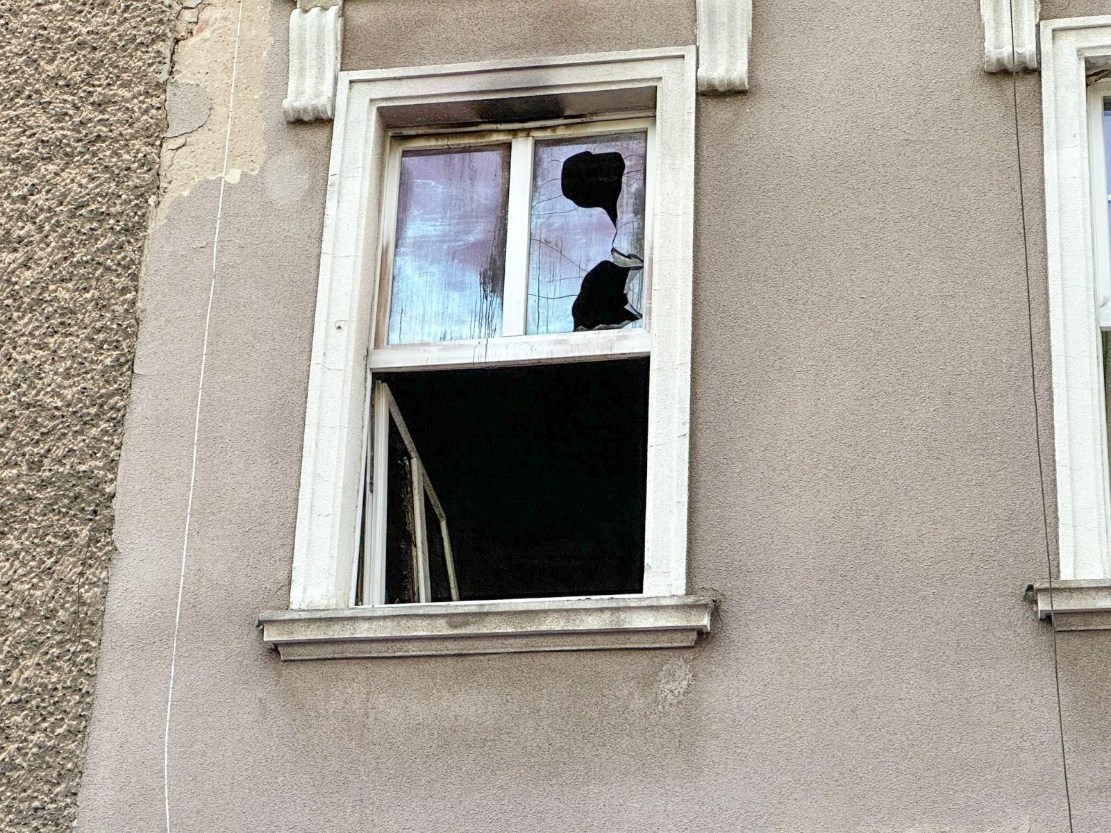 Zdjęcie w galerii na portalu naszraciborz.pl: Pożar mieszkania przy Rynku. W akcji osiem zastępów straży pożarnej wiadomości z regionu
