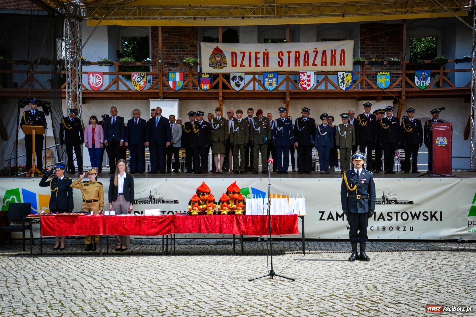 Zdjęcie w galerii na portalu naszraciborz.pl: Strażacy powiatu raciborskiego świętowali na Zamku Piastowskim w Raciborzu [FOTO i WIDEO] wiadomości z regionu