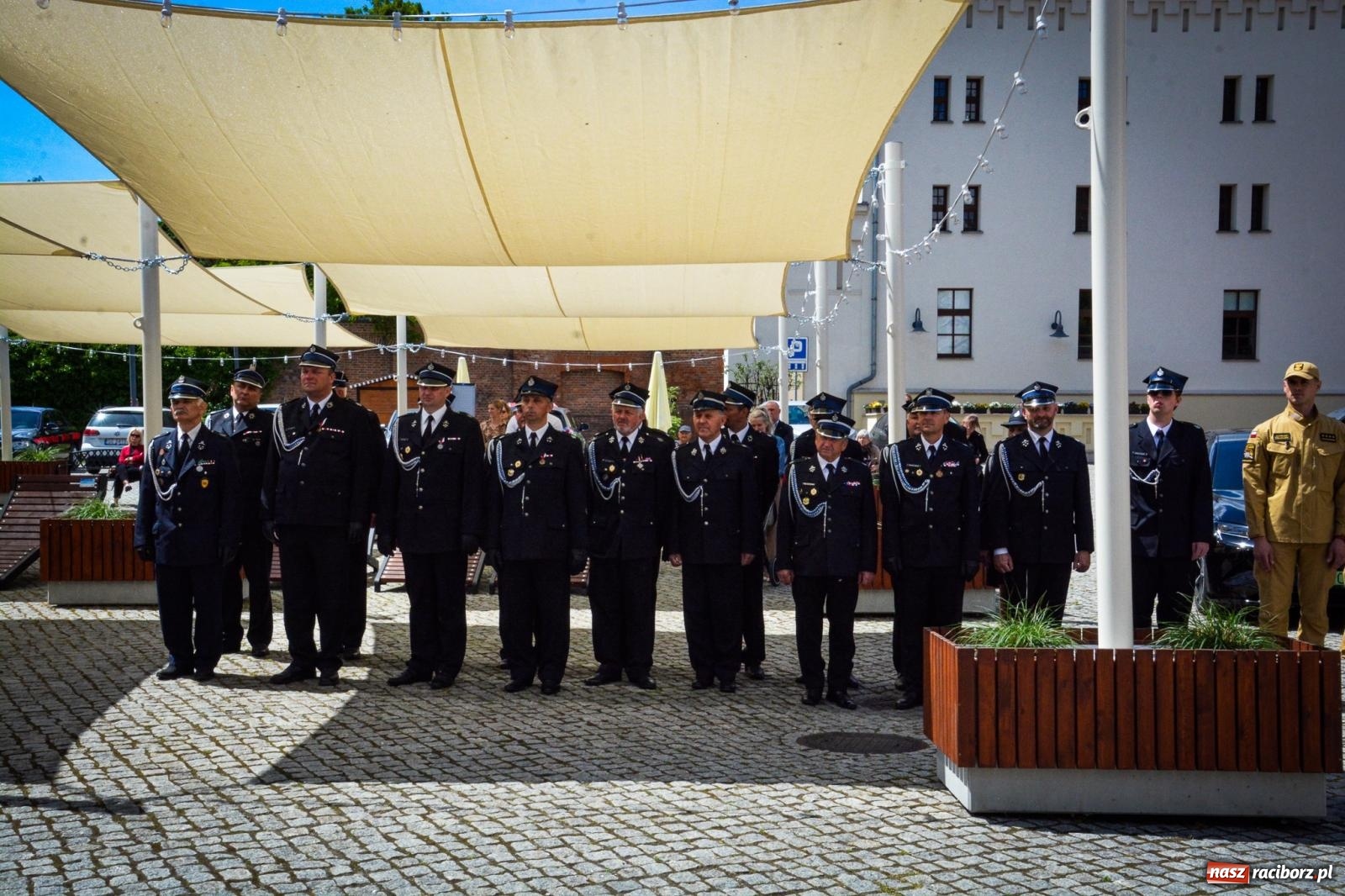 Zdjęcie w galerii na portalu naszraciborz.pl: Strażacy powiatu raciborskiego świętowali na Zamku Piastowskim w Raciborzu [FOTO i WIDEO] wiadomości z regionu
