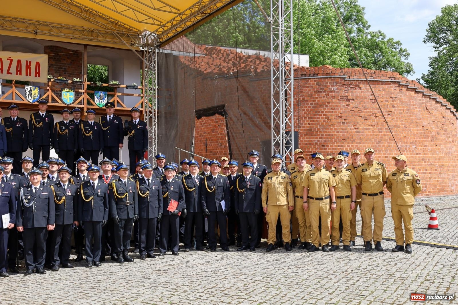 Zdjęcie w galerii na portalu naszraciborz.pl: Strażacy powiatu raciborskiego świętowali na Zamku Piastowskim w Raciborzu [FOTO i WIDEO] wiadomości z regionu