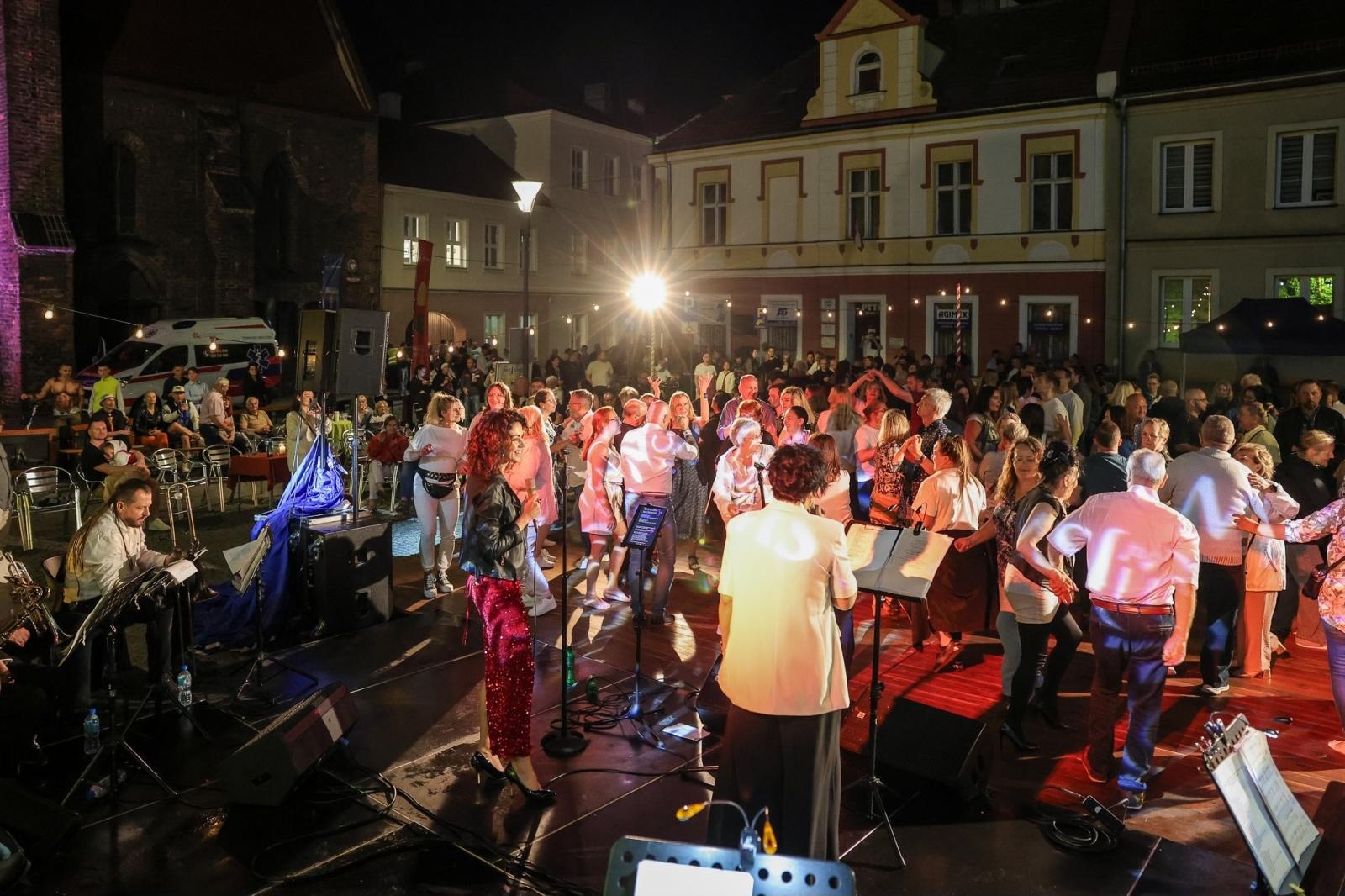 Zdjęcie w galerii na portalu naszraciborz.pl: POTAŃCÓWKA NA OFCE na Dni Raciborza 2026 z zespołem SSBB wiadomości z regionu