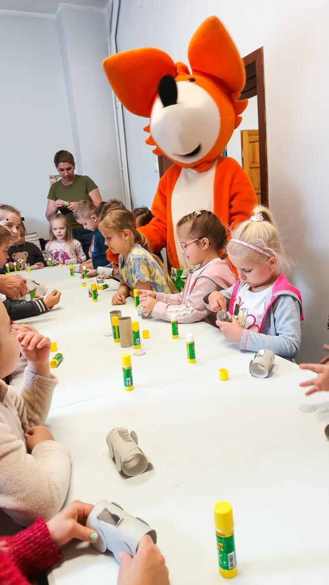 Zdjęcie w galerii na portalu naszraciborz.pl: Ponad 400 dzieci wzięło udział w spotkaniach edukacyjnych z Fenkiem wiadomości z regionu