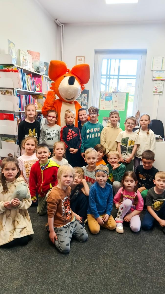 Zdjęcie w galerii na portalu naszraciborz.pl: Ponad 400 dzieci wzięło udział w spotkaniach edukacyjnych z Fenkiem wiadomości z regionu