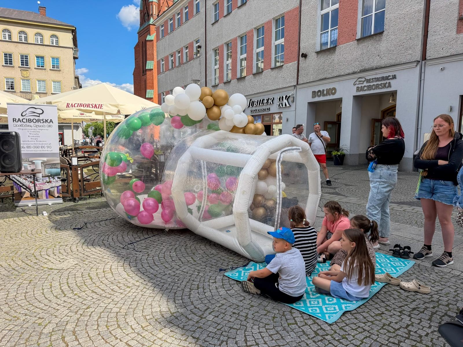 Zdjęcie w galerii na portalu naszraciborz.pl: Dzień Dziecka na Długiej przyciągnął tłumy. Deptak zamienił się w wielki plac zabaw [FOTO, LIVE] wiadomości z regionu