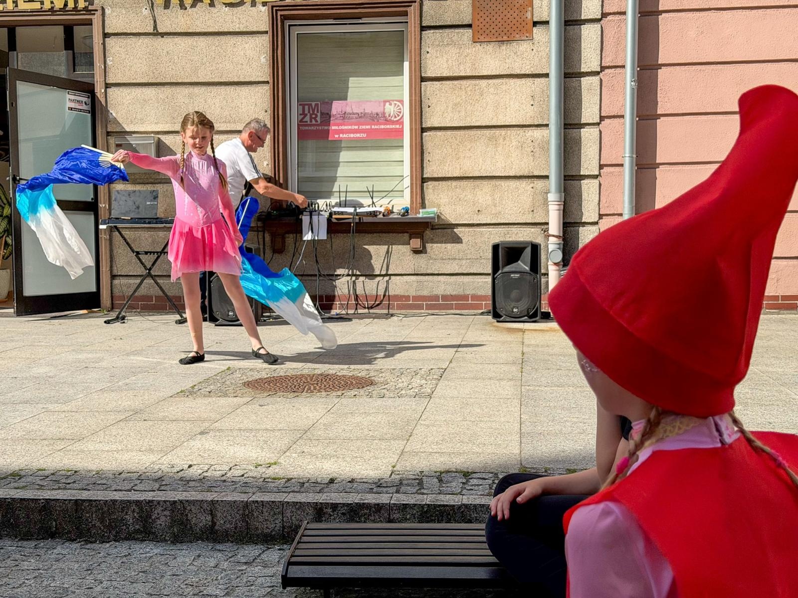 Zdjęcie w galerii na portalu naszraciborz.pl: Dzień Dziecka na Długiej przyciągnął tłumy. Deptak zamienił się w wielki plac zabaw [FOTO, LIVE] wiadomości z regionu
