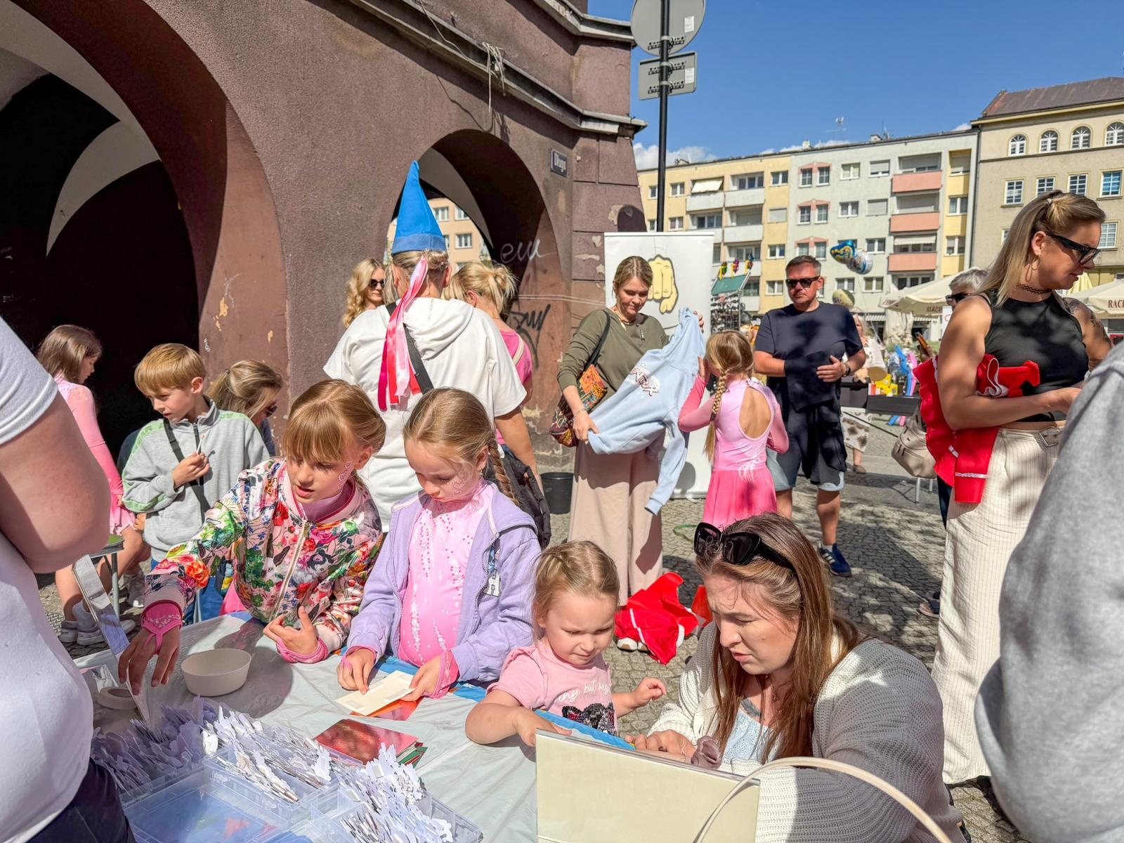 Zdjęcie w galerii na portalu naszraciborz.pl: Dzień Dziecka na Długiej przyciągnął tłumy. Deptak zamienił się w wielki plac zabaw [FOTO, LIVE] wiadomości z regionu