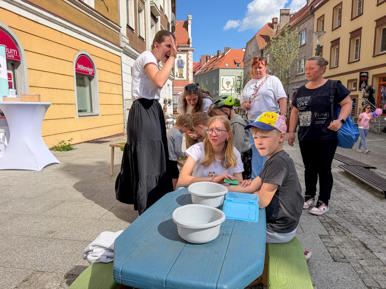 Zdjęcie w galerii na portalu naszraciborz.pl: Dzień Dziecka na Długiej przyciągnął tłumy. Deptak zamienił się w wielki plac zabaw [FOTO, LIVE] wiadomości z regionu