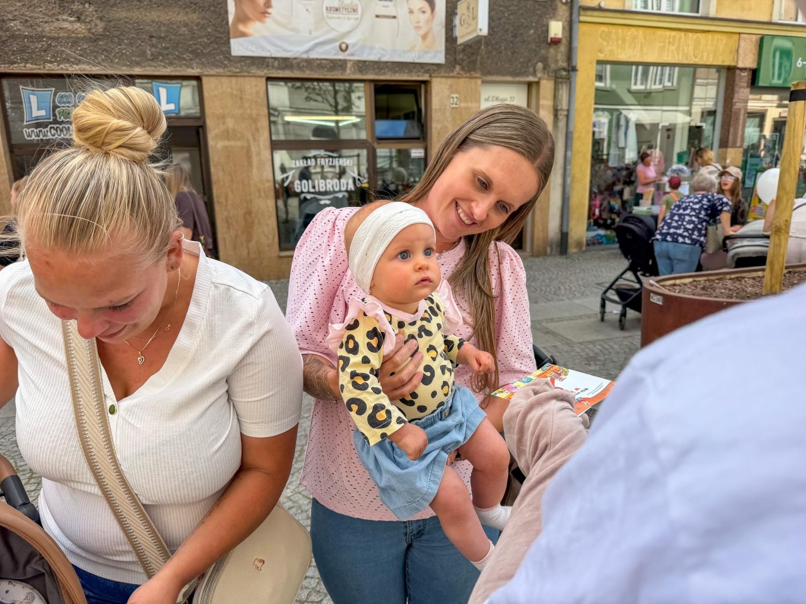 Zdjęcie w galerii na portalu naszraciborz.pl: Dzień Dziecka na Długiej przyciągnął tłumy. Deptak zamienił się w wielki plac zabaw [FOTO, LIVE] wiadomości z regionu