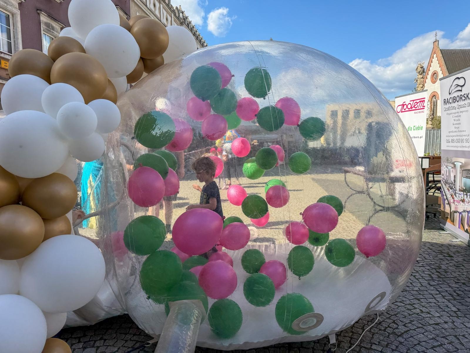 Zdjęcie w galerii na portalu naszraciborz.pl: Dzień Dziecka na Długiej przyciągnął tłumy. Deptak zamienił się w wielki plac zabaw [FOTO, LIVE] wiadomości z regionu