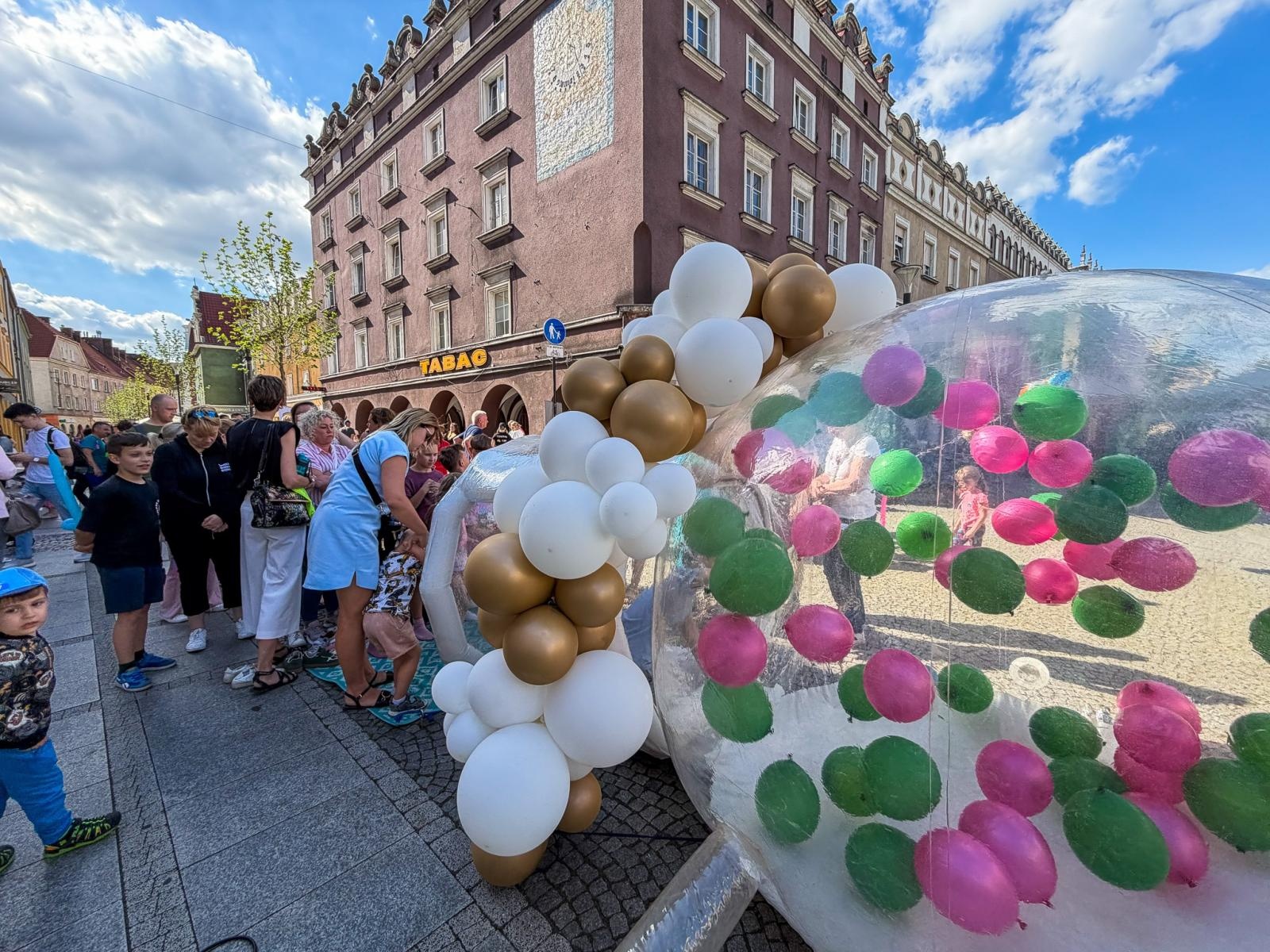 Zdjęcie w galerii na portalu naszraciborz.pl: Dzień Dziecka na Długiej przyciągnął tłumy. Deptak zamienił się w wielki plac zabaw [FOTO, LIVE] wiadomości z regionu