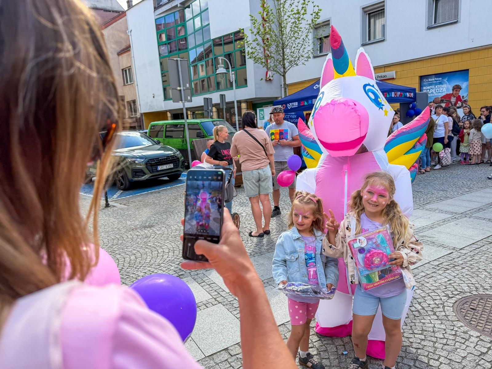 Zdjęcie w galerii na portalu naszraciborz.pl: Dzień Dziecka na Długiej przyciągnął tłumy. Deptak zamienił się w wielki plac zabaw [FOTO, LIVE] wiadomości z regionu