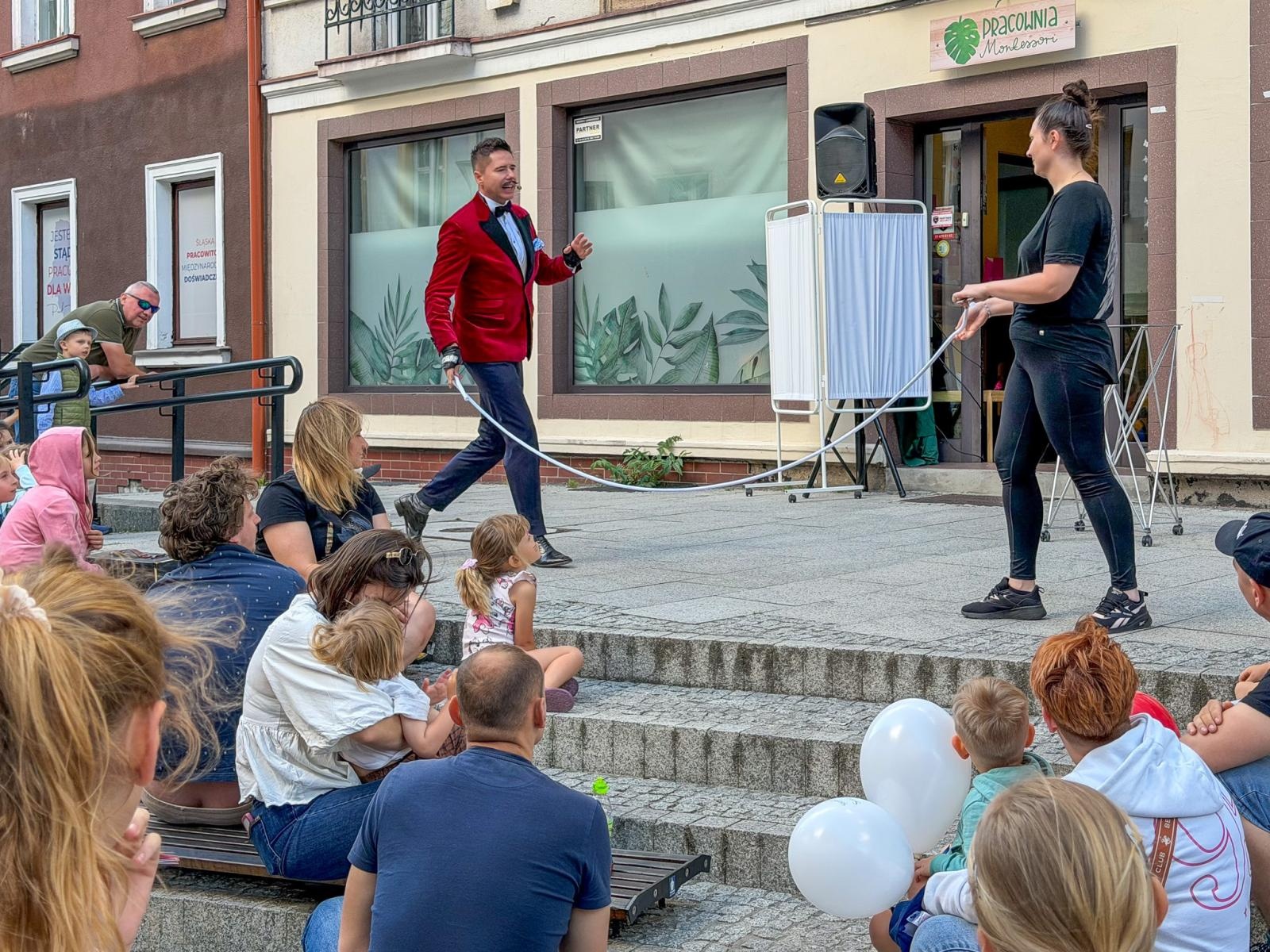 Zdjęcie w galerii na portalu naszraciborz.pl: Dzień Dziecka na Długiej przyciągnął tłumy. Deptak zamienił się w wielki plac zabaw [FOTO, LIVE] wiadomości z regionu