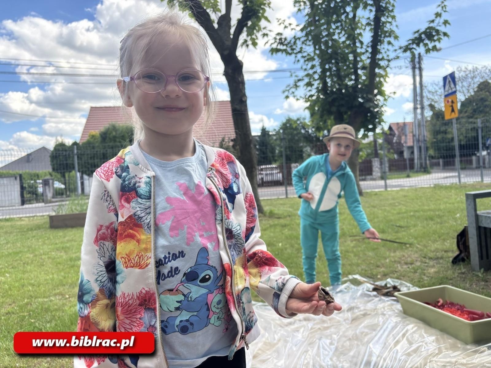 Zdjęcie w galerii na portalu naszraciborz.pl: Sensoryczna przygoda z książką w Filii nr 3 w Ocicach wiadomości z regionu