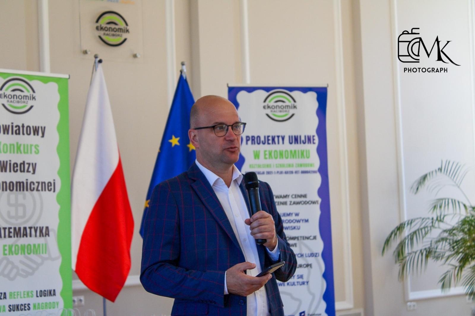 Zdjęcie w galerii na portalu naszraciborz.pl: Matematyka spotkała ekonomię. Emocjonujący konkurs w raciborskim Ekonomiku! wiadomości z regionu