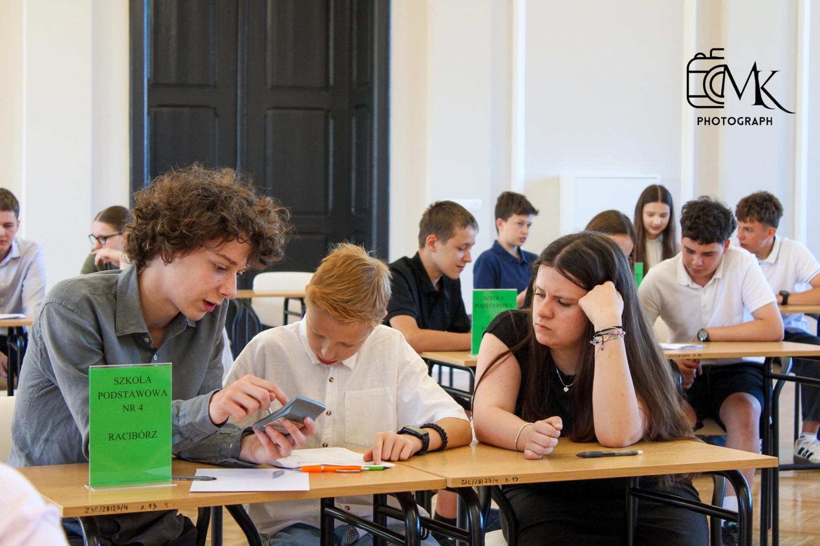 Zdjęcie w galerii na portalu naszraciborz.pl: Matematyka spotkała ekonomię. Emocjonujący konkurs w raciborskim Ekonomiku! wiadomości z regionu