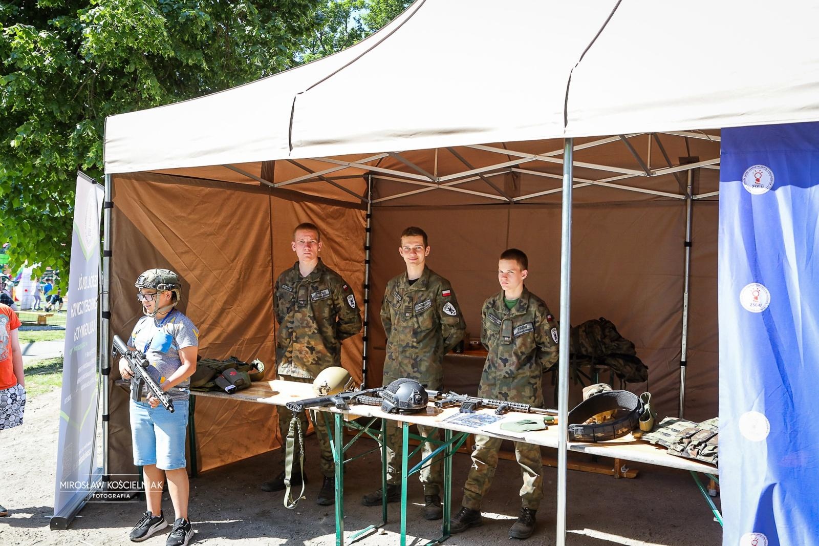 Zdjęcie w galerii na portalu naszraciborz.pl: SOSWNiS: Dzień Dziecka z mundurem i hołdem dla weteranów w Raciborzu wiadomości z regionu
