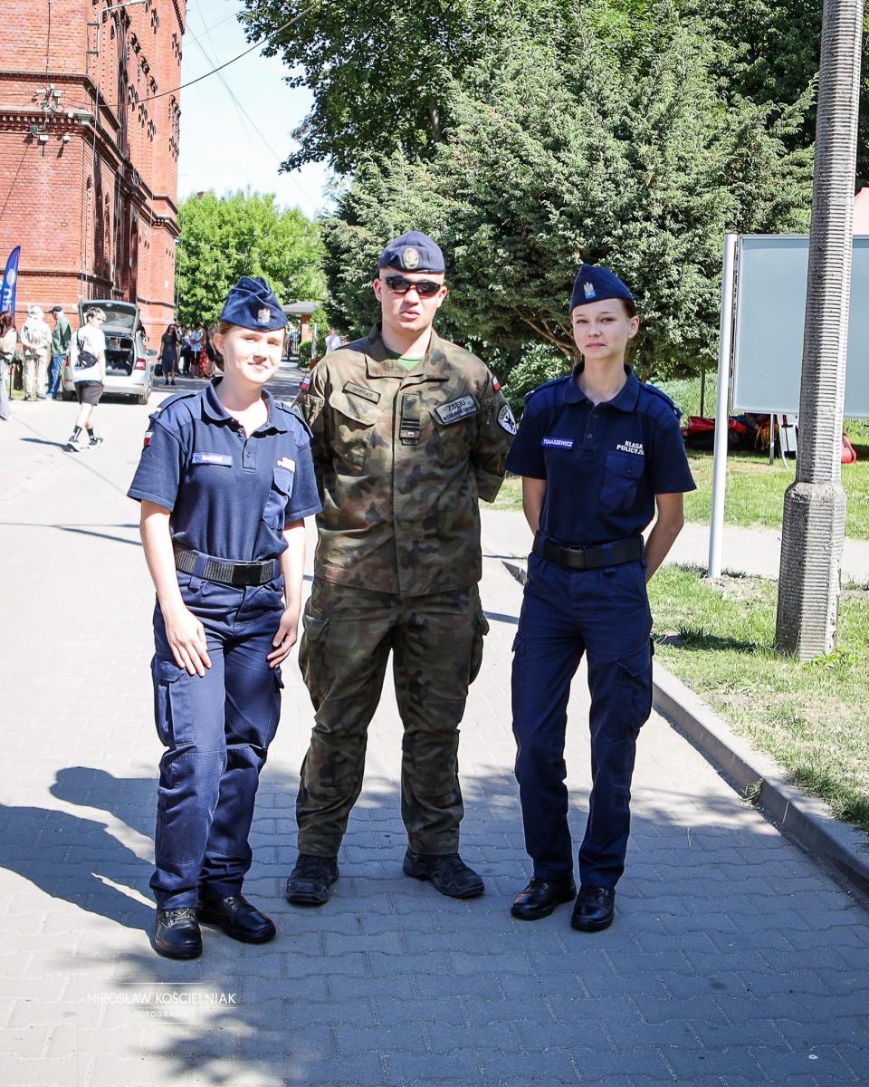 Zdjęcie w galerii na portalu naszraciborz.pl: SOSWNiS: Dzień Dziecka z mundurem i hołdem dla weteranów w Raciborzu wiadomości z regionu