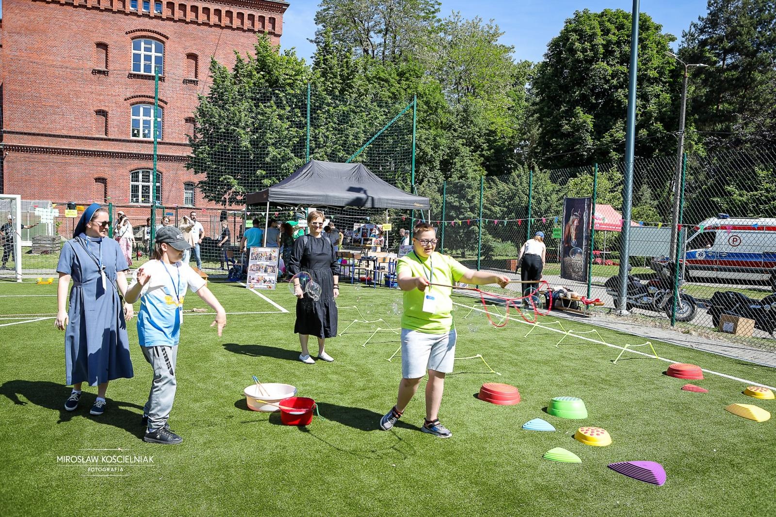 Zdjęcie w galerii na portalu naszraciborz.pl: SOSWNiS: Dzień Dziecka z mundurem i hołdem dla weteranów w Raciborzu wiadomości z regionu
