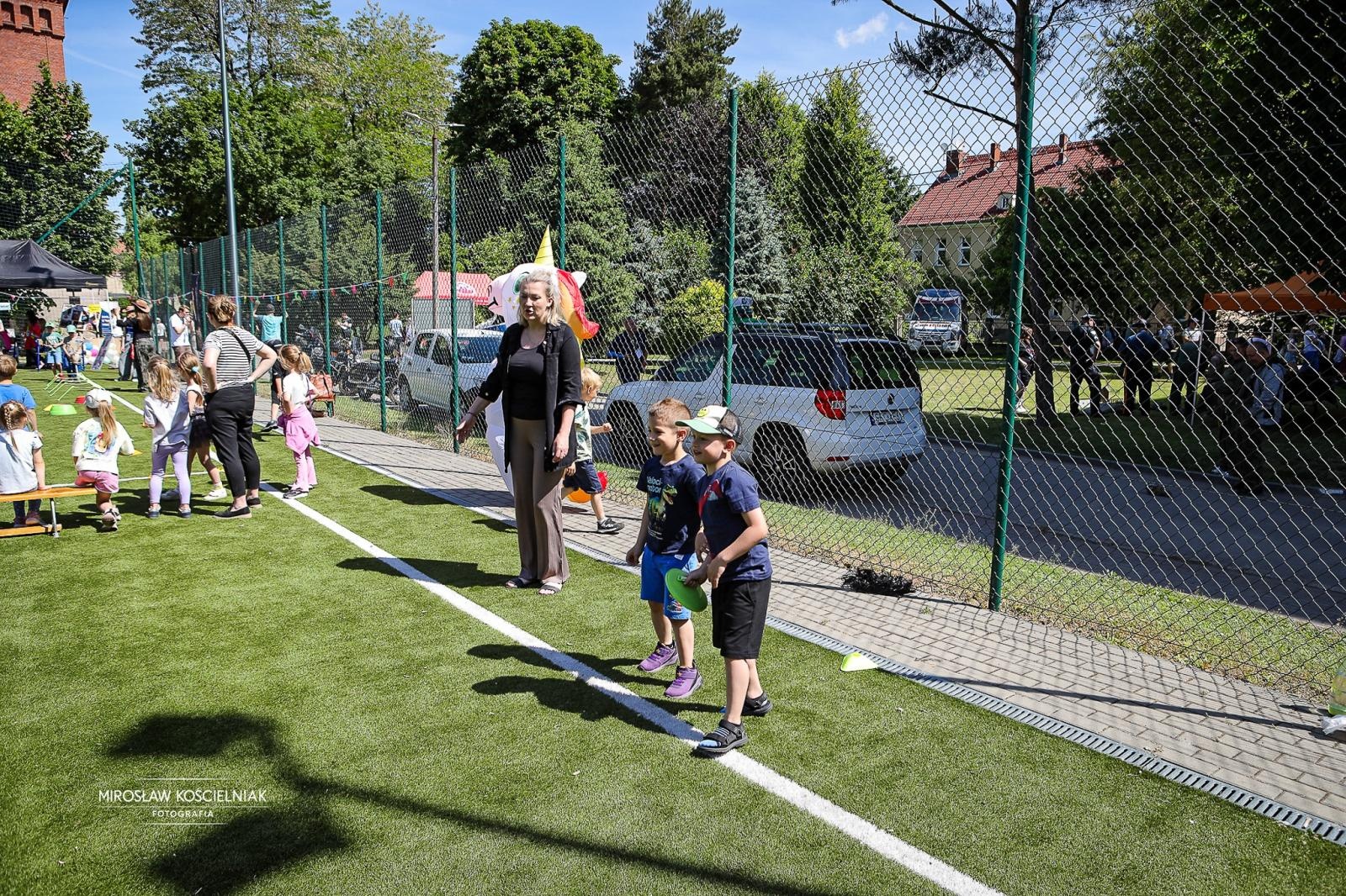 Zdjęcie w galerii na portalu naszraciborz.pl: SOSWNiS: Dzień Dziecka z mundurem i hołdem dla weteranów w Raciborzu wiadomości z regionu
