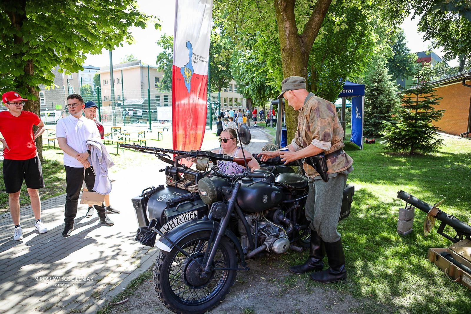 Zdjęcie w galerii na portalu naszraciborz.pl: SOSWNiS: Dzień Dziecka z mundurem i hołdem dla weteranów w Raciborzu wiadomości z regionu