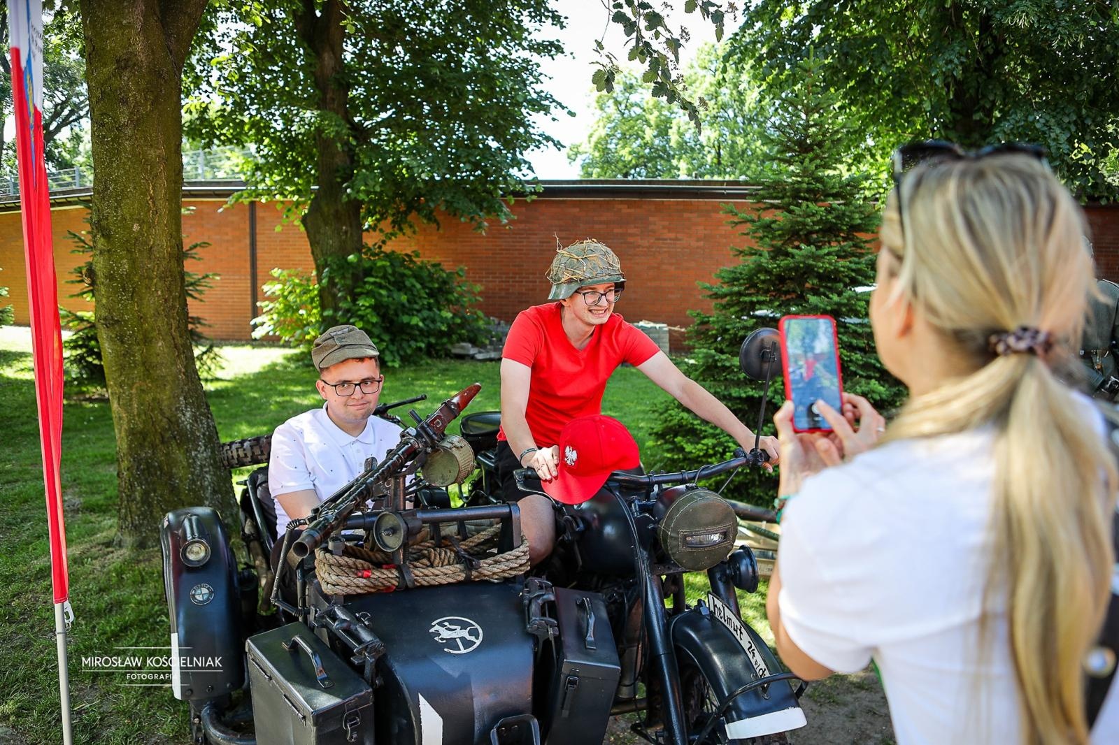 Zdjęcie w galerii na portalu naszraciborz.pl: SOSWNiS: Dzień Dziecka z mundurem i hołdem dla weteranów w Raciborzu wiadomości z regionu
