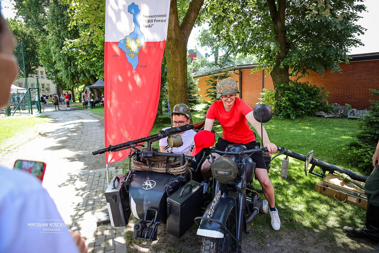 Zdjęcie w galerii na portalu naszraciborz.pl: SOSWNiS: Dzień Dziecka z mundurem i hołdem dla weteranów w Raciborzu wiadomości z regionu