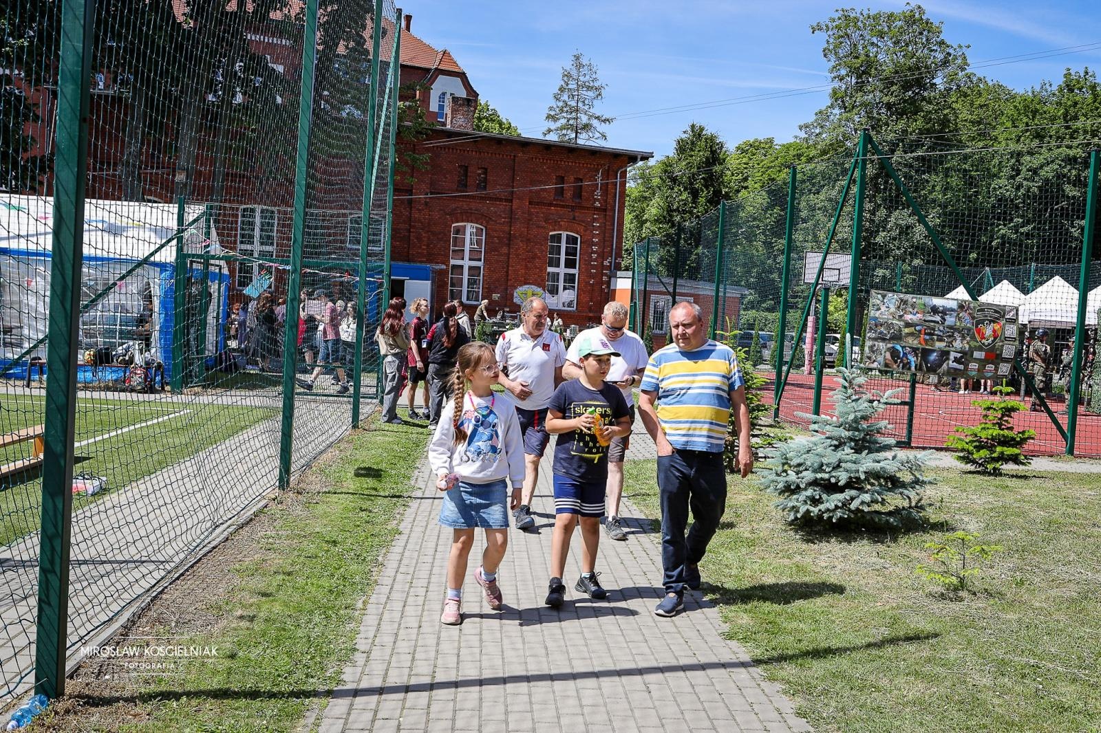 Zdjęcie w galerii na portalu naszraciborz.pl: SOSWNiS: Dzień Dziecka z mundurem i hołdem dla weteranów w Raciborzu wiadomości z regionu
