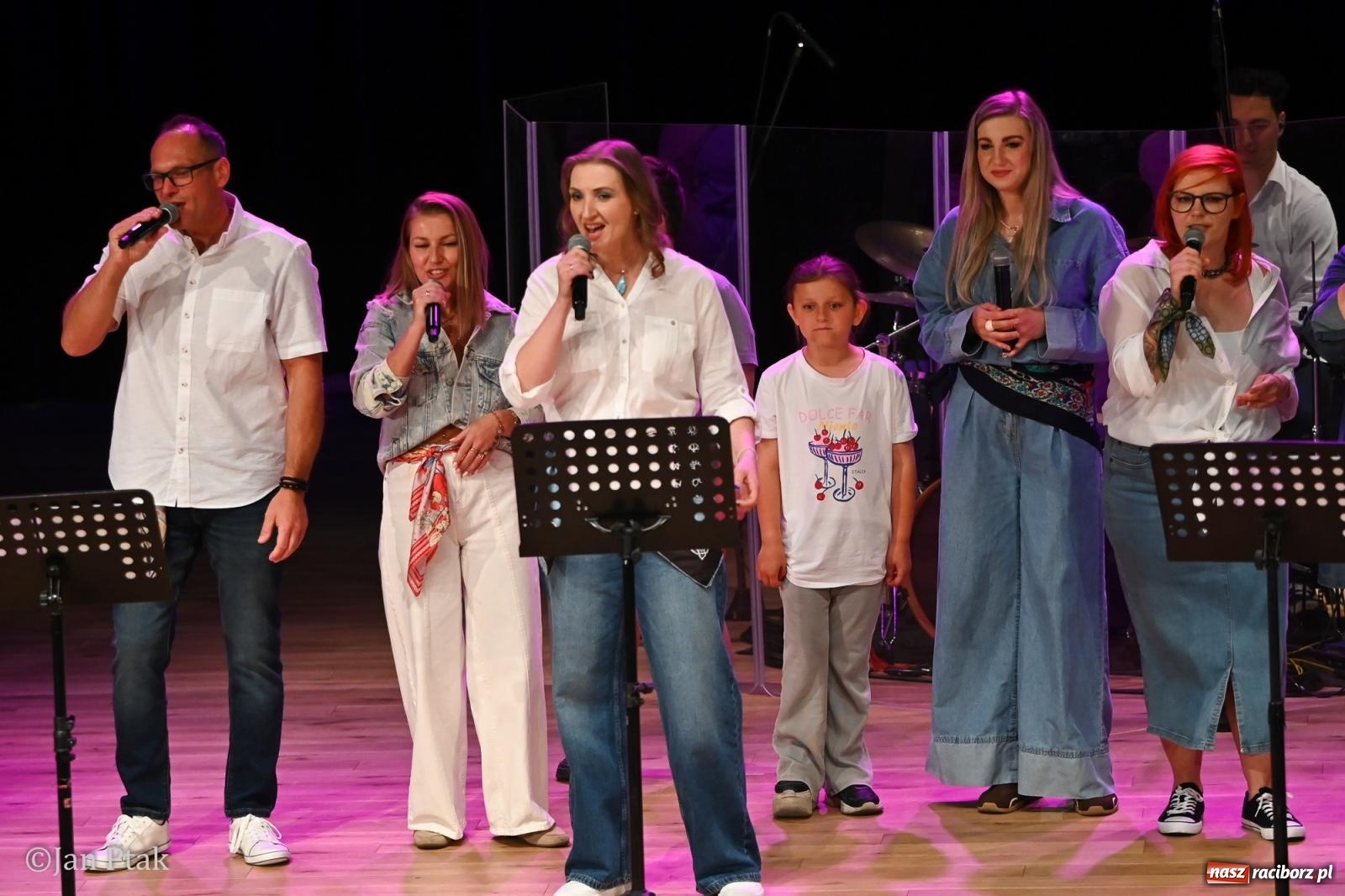 Zdjęcie w galerii na portalu naszraciborz.pl: Perspektywa Adults zaprezentowała Piosenki na dorosłe myśli [FOTO i WIDEO] wiadomości z regionu