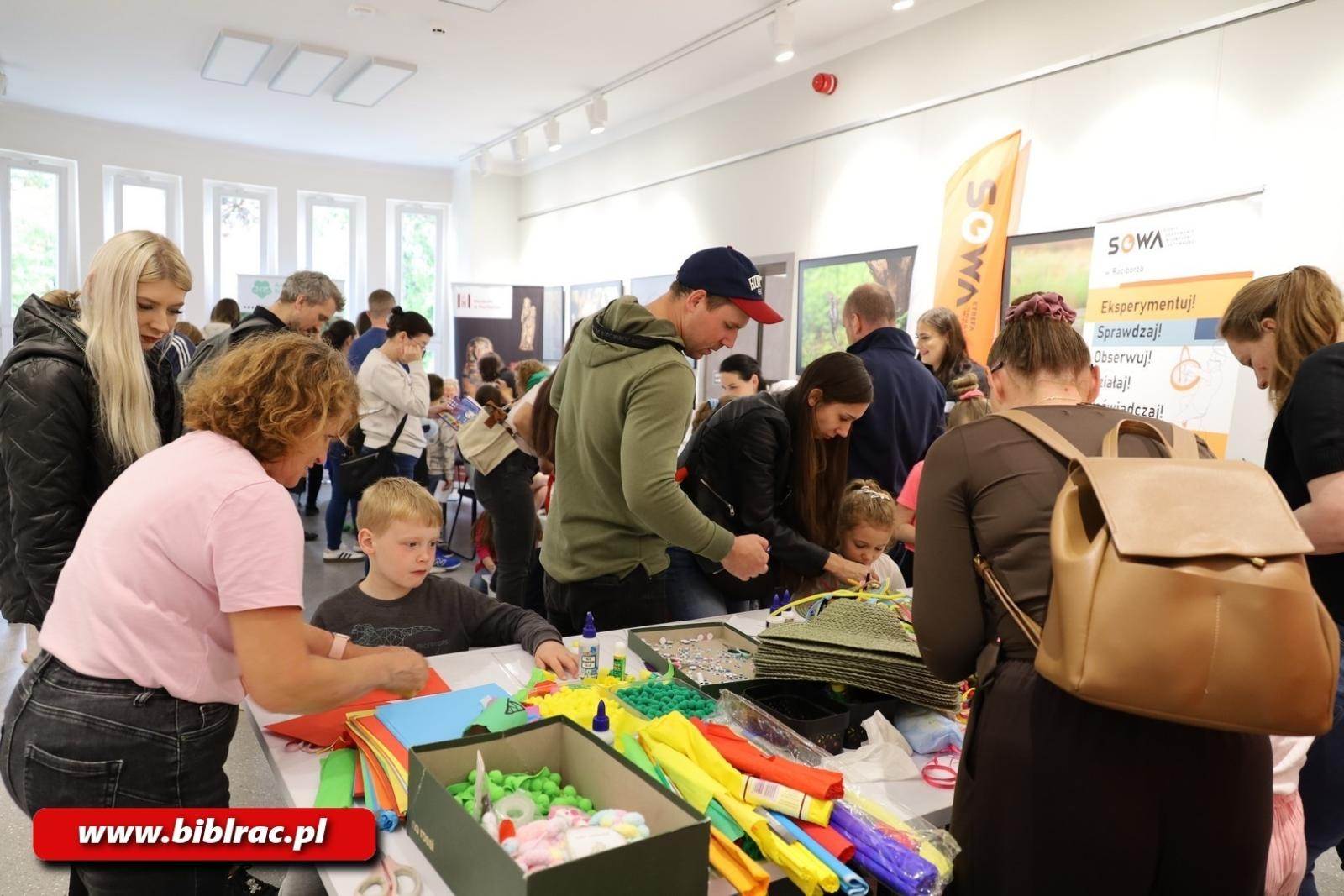 Zdjęcie w galerii na portalu naszraciborz.pl: FANTASTYCZNY Dzień Dziecka w Bibliotece wiadomości z regionu