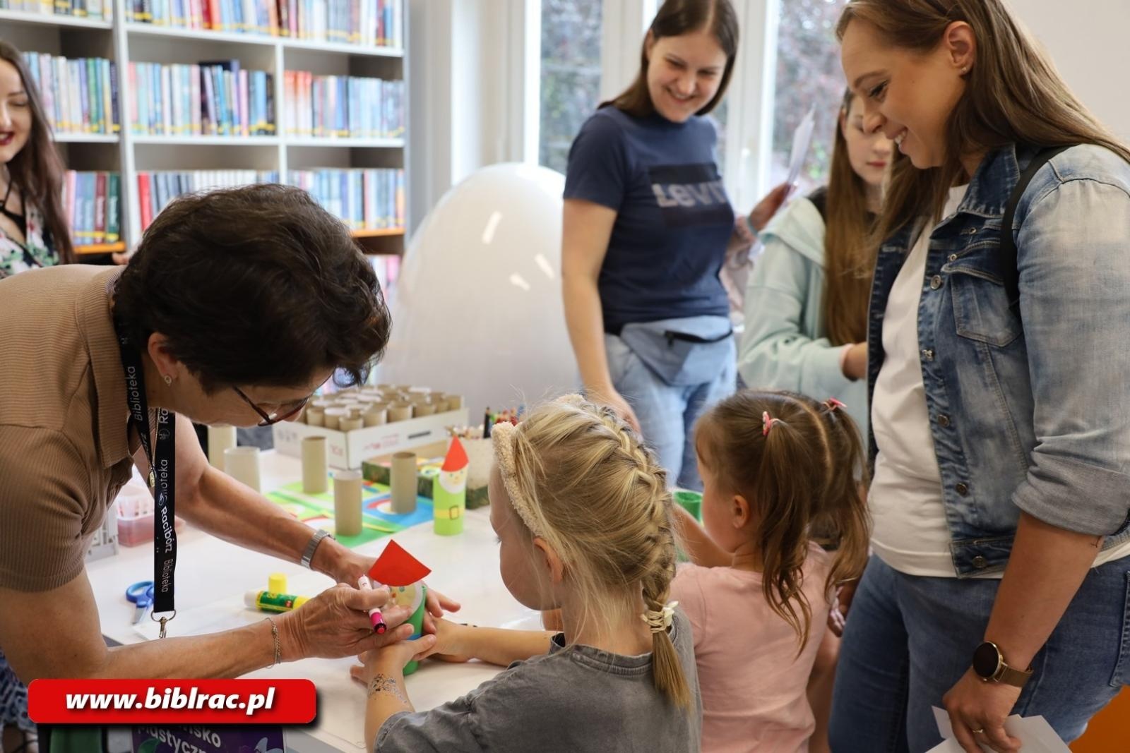 Zdjęcie w galerii na portalu naszraciborz.pl: FANTASTYCZNY Dzień Dziecka w Bibliotece wiadomości z regionu