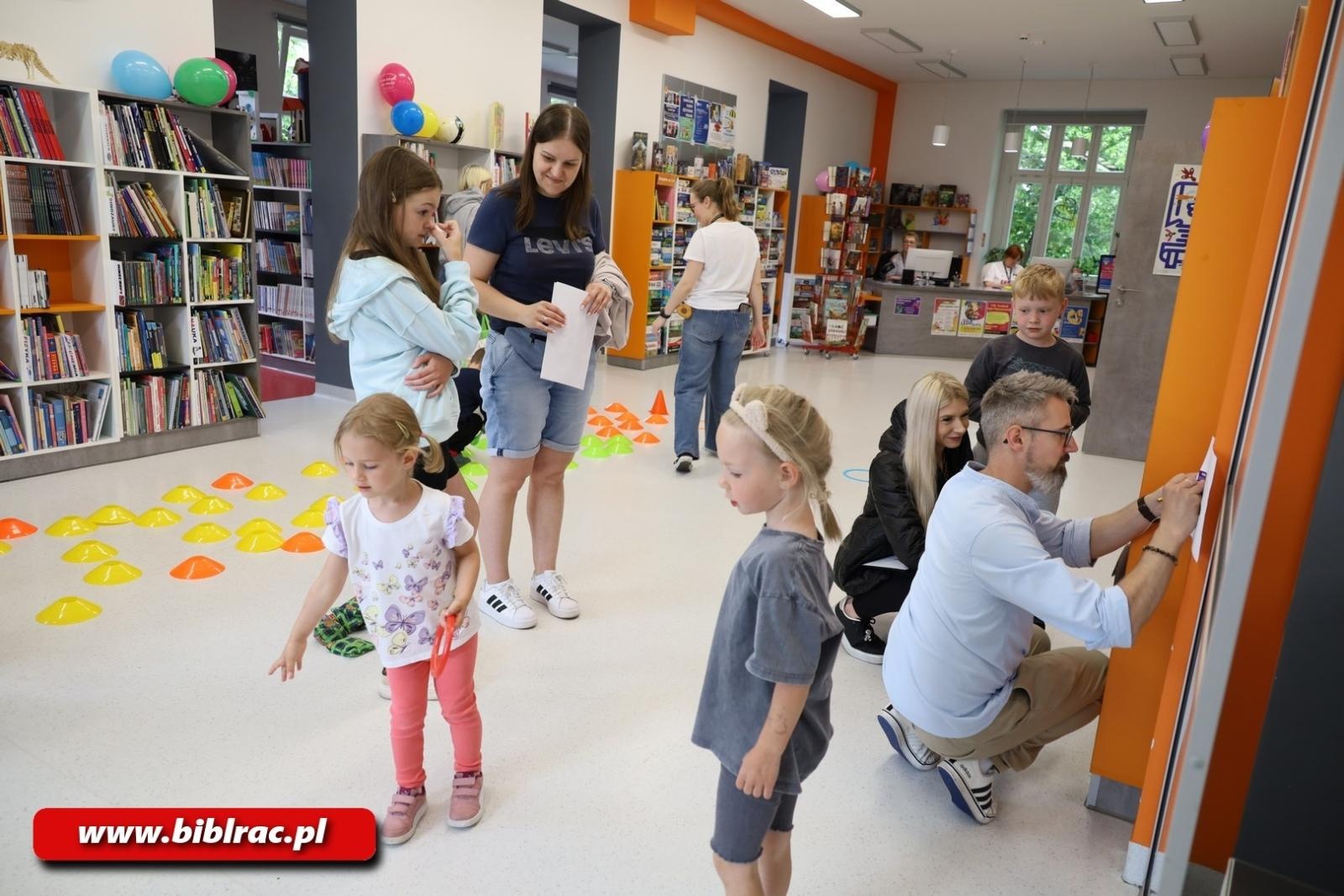Zdjęcie w galerii na portalu naszraciborz.pl: FANTASTYCZNY Dzień Dziecka w Bibliotece wiadomości z regionu