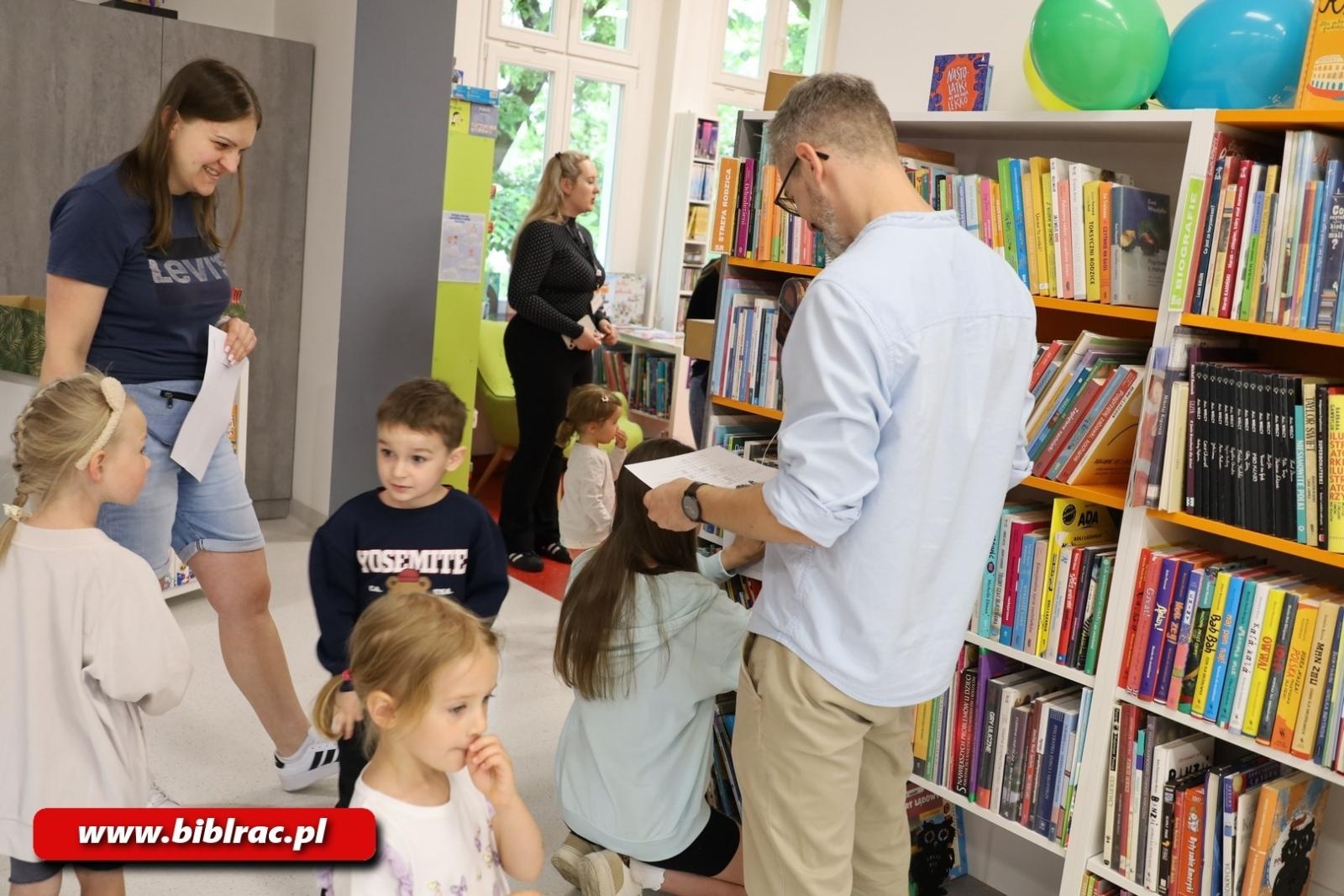 Zdjęcie w galerii na portalu naszraciborz.pl: FANTASTYCZNY Dzień Dziecka w Bibliotece wiadomości z regionu