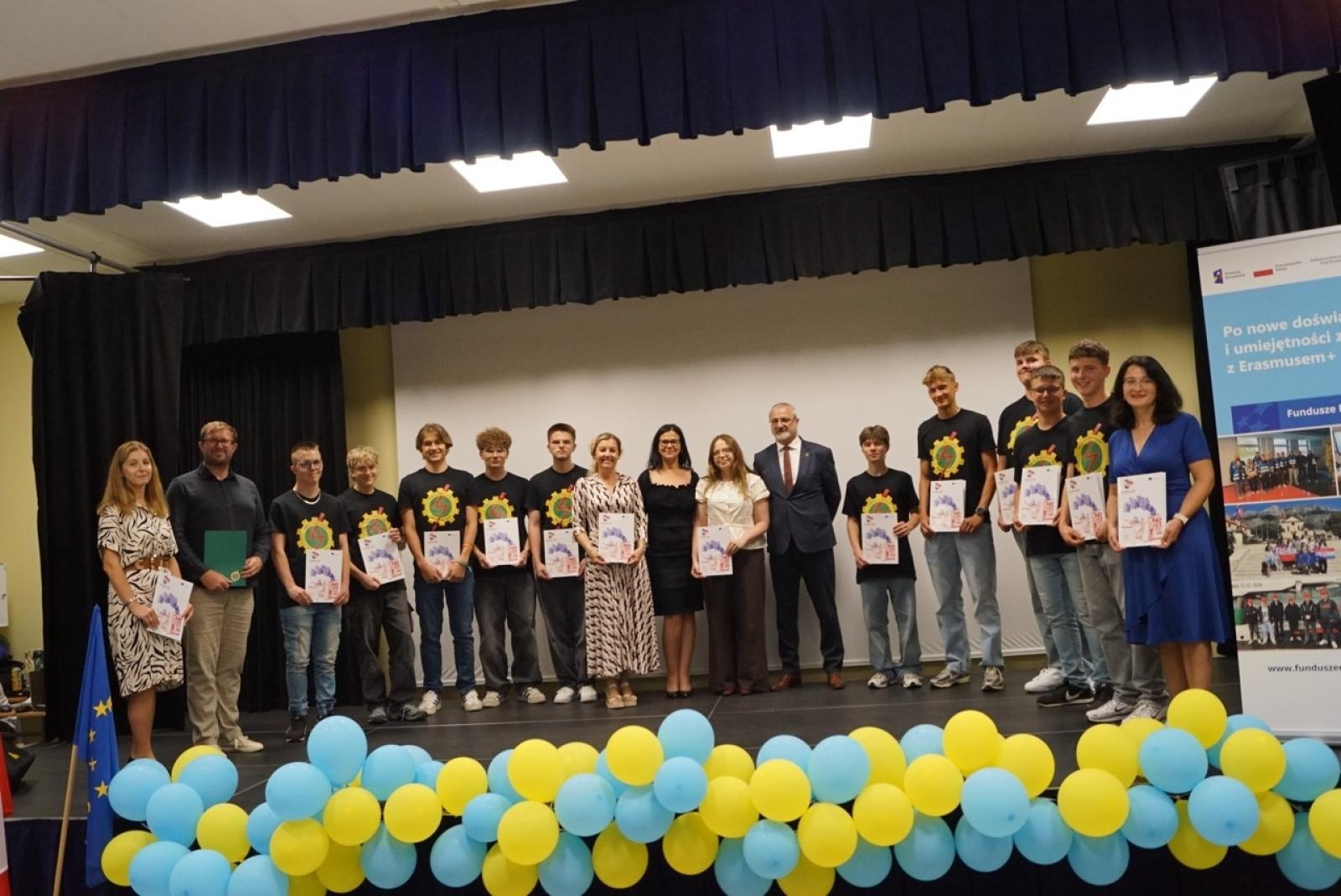 Zdjęcie w galerii na portalu naszraciborz.pl: Po nowe doświadczenia i umiejętności zawodowe z Erasmusem+. Uroczyste podsumowanie projektu w CKZiU nr 2 Mechanik wiadomości z regionu
