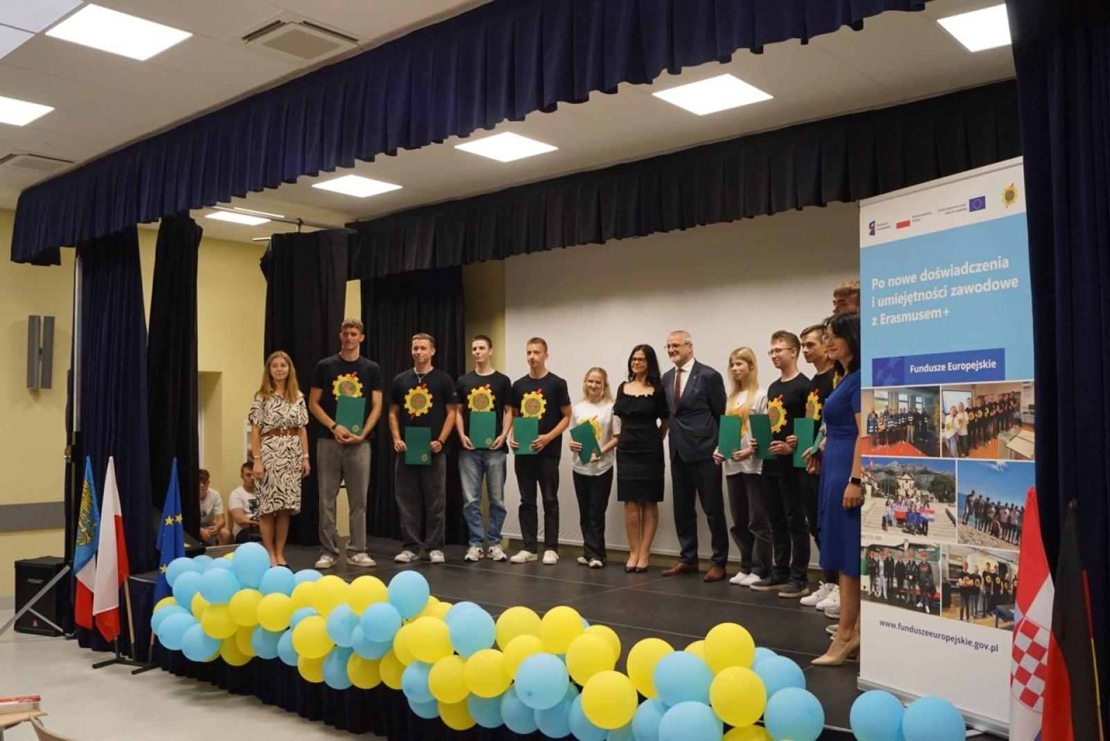 Zdjęcie w galerii na portalu naszraciborz.pl: Po nowe doświadczenia i umiejętności zawodowe z Erasmusem+. Uroczyste podsumowanie projektu w CKZiU nr 2 Mechanik wiadomości z regionu