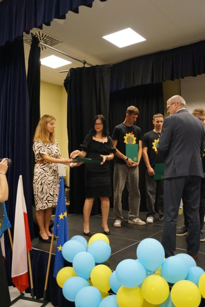 Zdjęcie w galerii na portalu naszraciborz.pl: Po nowe doświadczenia i umiejętności zawodowe z Erasmusem+. Uroczyste podsumowanie projektu w CKZiU nr 2 Mechanik wiadomości z regionu